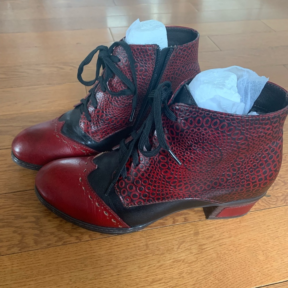 Vintage red boots size 7.5